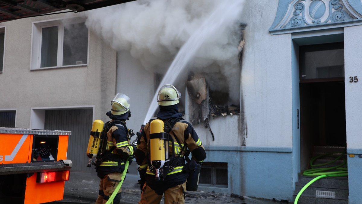 FW-E: Brennender Adventskranz verursacht Zimmerbrand - keine Verletzten - Foto: presseportal.de
