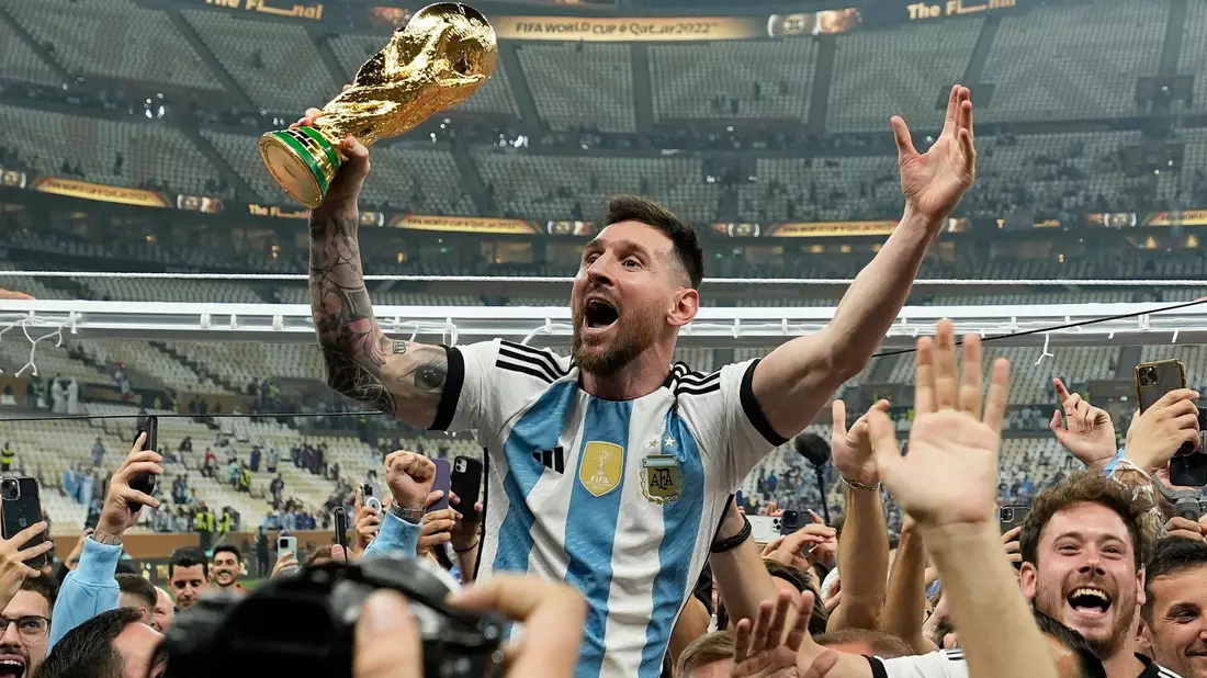 Der argentinische Weltmeister Lionel Messi wurde erneut Weltfußballer des Jahres. - Bild: Martin Meissner/AP