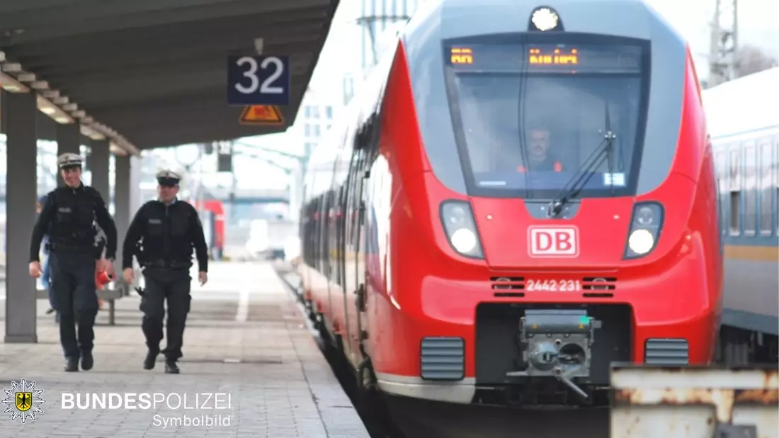 Bundespolizeidirektion München: Jugendgruppe in Zug belästigt / Betrunkener greift Minderjährige an - Bild: presseportal.de
