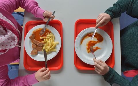 Ein gemeinsames Mittagessen hat einen verbindenden Charakter. (Symbolbild) - Foto: Ralf Hirschberger/dpa-Zentralbild/dpa Ein gemeinsames Mittagessen hat einen verbindenden Charakter. (Symbolbild) - Foto: Ralf Hirschberger/dpa-Zentralbild/dpa