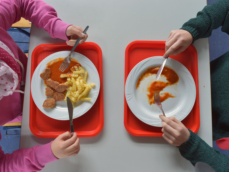 Ein gemeinsames Mittagessen hat einen verbindenden Charakter. (Symbolbild) - Foto: Ralf Hirschberger/dpa-Zentralbild/dpa