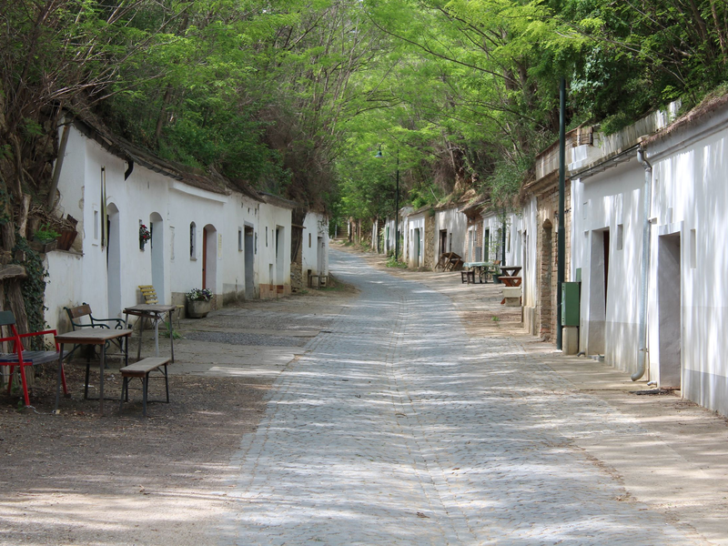 Kellergasse auch als Radweg in Poysdorf - Foto: Weinviertel Tourismus - Krönigsberger über pressetext.de