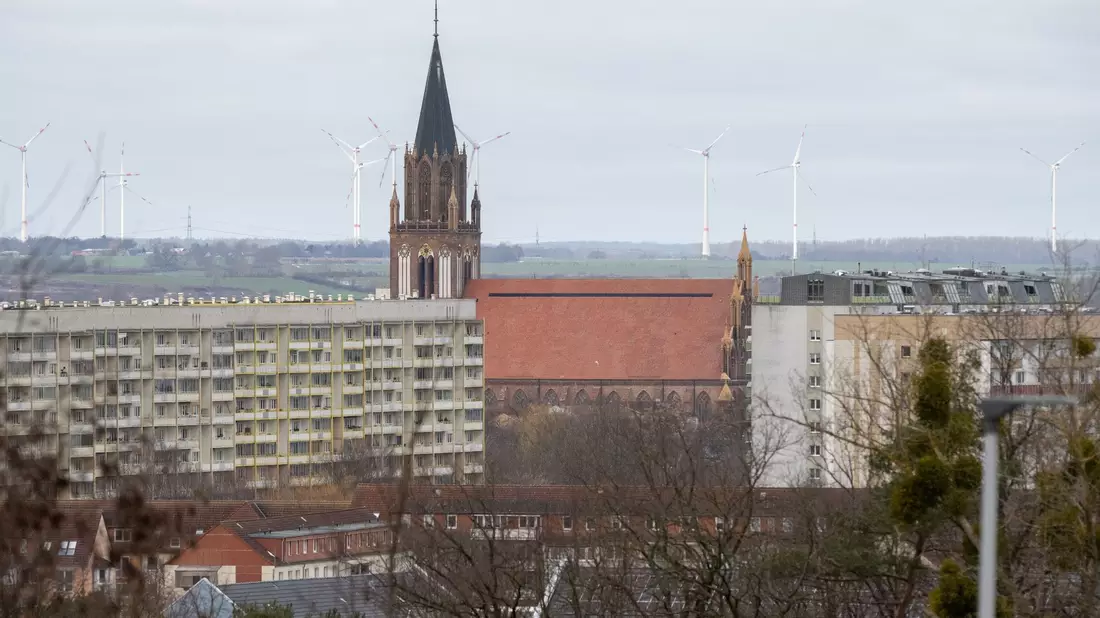In Neubrandenburg ist ein Baby gestorben. Die Staatsanwaltschaft ermittelt nun wegen Körperverletzung. - Bild: Stefan Sauer/dpa