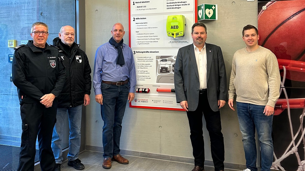 FW VG Asbach: Mehr Sicherheit in öffentlichen Gebäuden: Neue Hinweistafeln für Notfälle - Foto: presseportal.de
