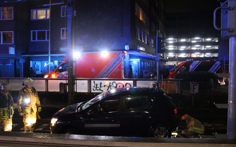 POL-DU: Altstadt: alkoholisierter Autofahrer fährt ins Gleisbett - Foto: presseportal.de