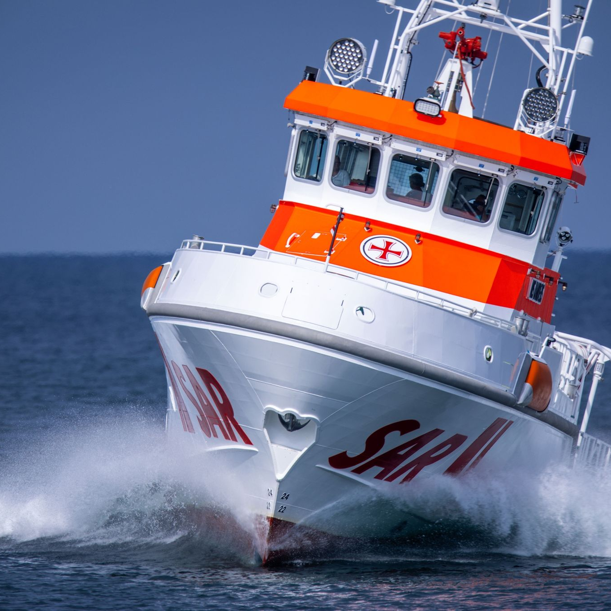Die Deutschen Seenotretter sind auf der Nord- und Ostsee unterwegs. (Archivbild) - Foto: Jens Büttner/dpa