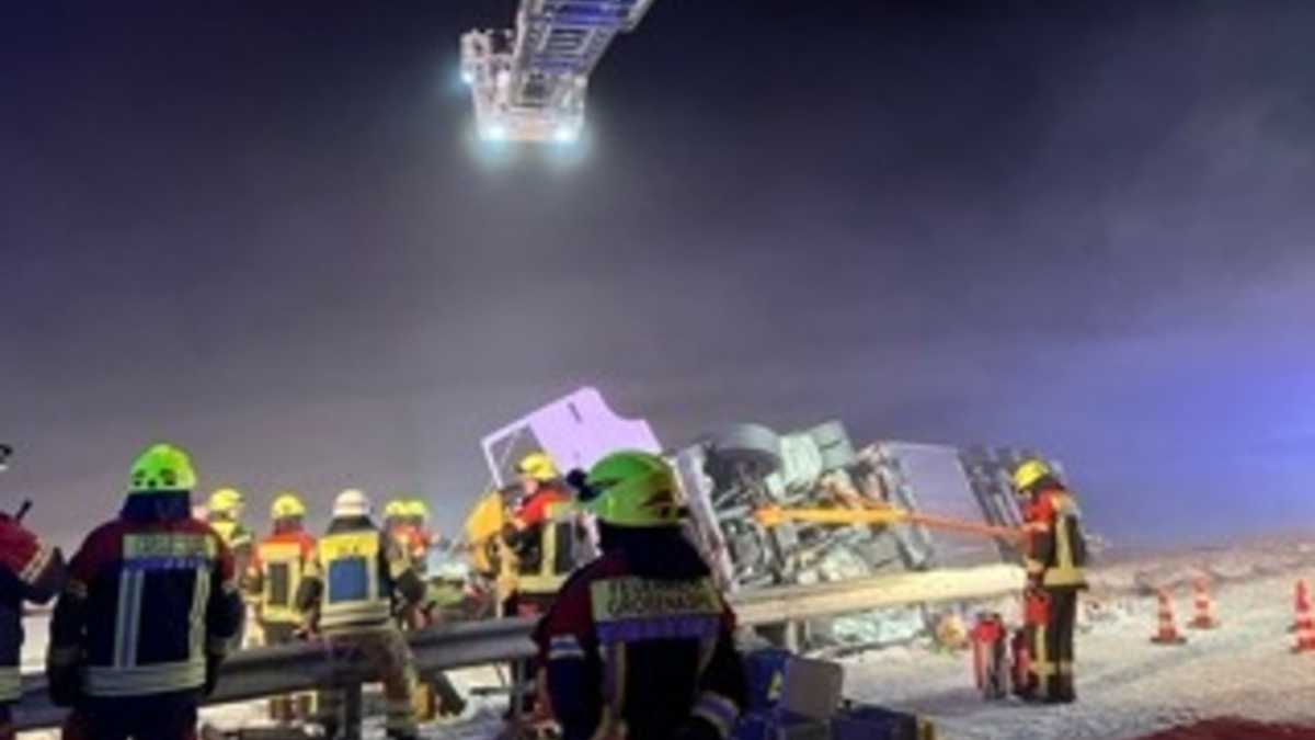FW-SE: LKW verunglückt schwer auf der A7 Höhe Bad Bramstedt - Foto: presseportal.de