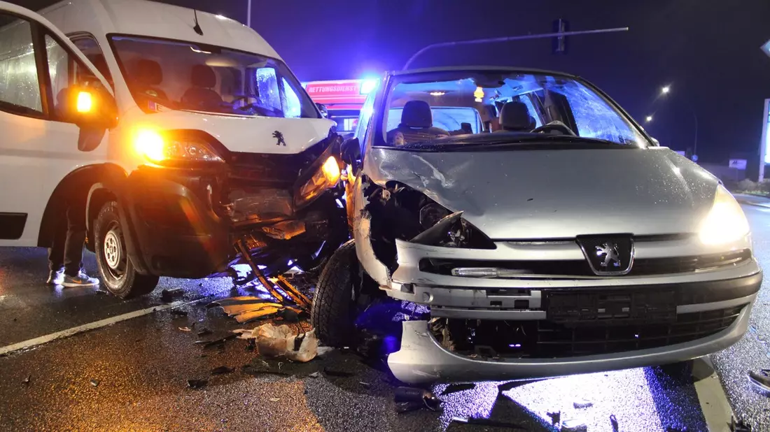 POL-MI: Frau (39) bei Kreuzungsunfall leicht verletzt - Bild: presseportal.de