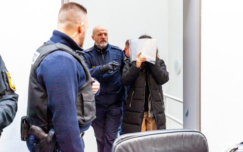 Die angeklagte 24-Jährige kommt zum Mordprozess. Sie soll eine Doppelgängerin umgebracht haben, um untertauchen zu können. - Foto: Cornelia Hammer/dpa