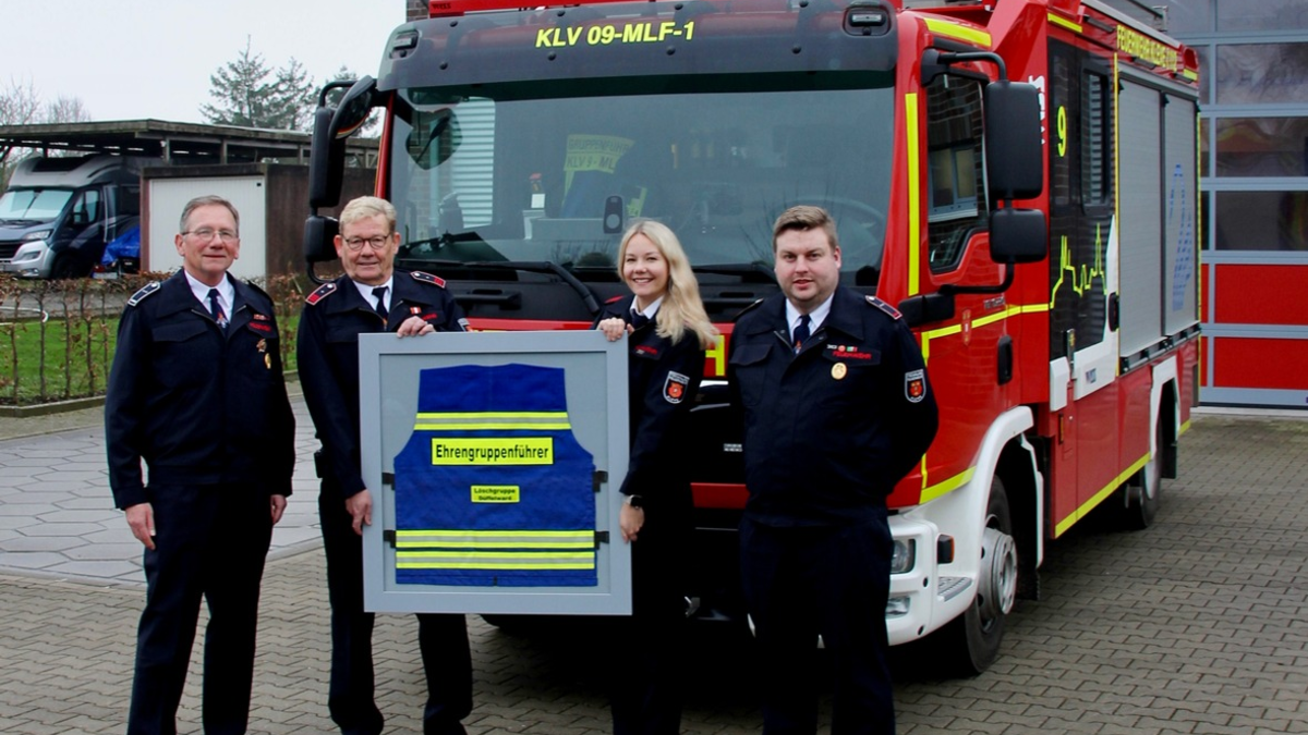 FW-KLE: Neue Löschgruppenführung in Düffelward - Udo van Brakel zum Ehrenlöschgruppenführer ernannt - Foto: presseportal.de