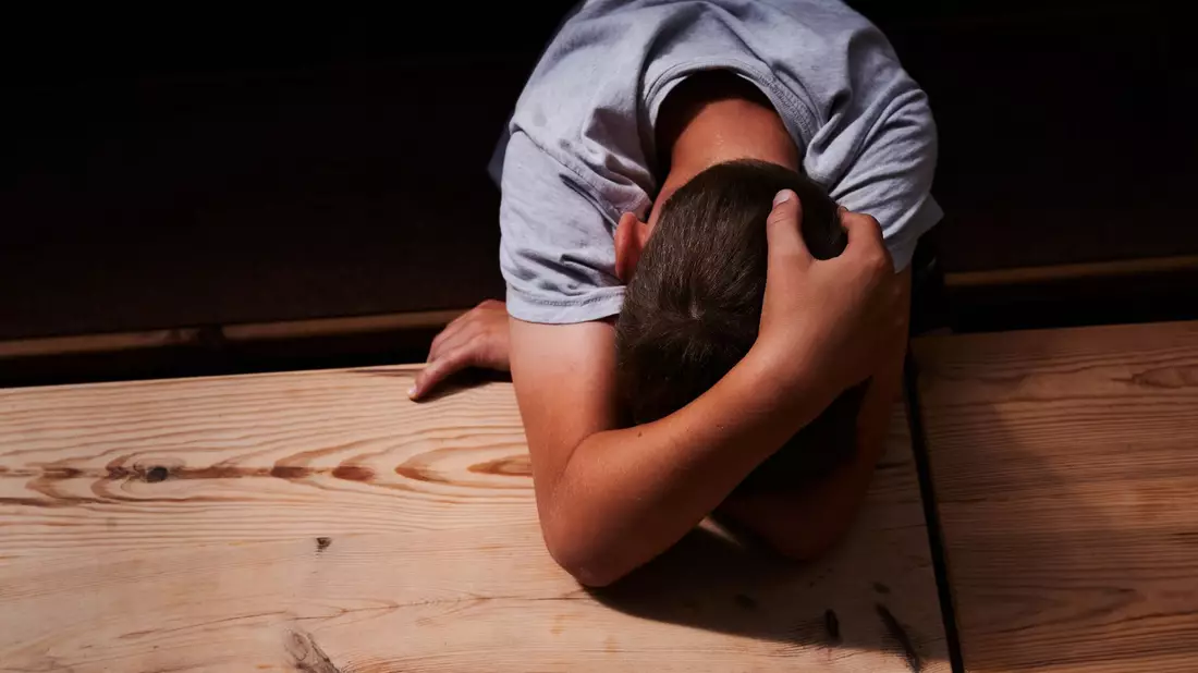 Betroffenen von sexuellem Kindesmissbrauch soll mehr Gehör geschenkt werden. (Symbolbild) - Bild: Annette Riedl/dpa