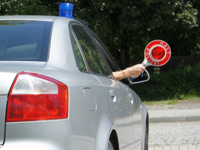Bundespolizeidirektion München: Bundespolizei ermittelt wegen Schleuserei / Georgier mit vier Begleiterinnen festgenommen - Foto: presseportal.de