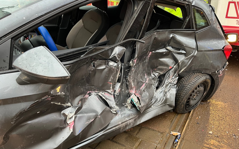 POL-DU: Alt-Hamborn: Beim Wenden mit Straßenbahn kollidiert - Drei Verletzte - Foto: presseportal.de