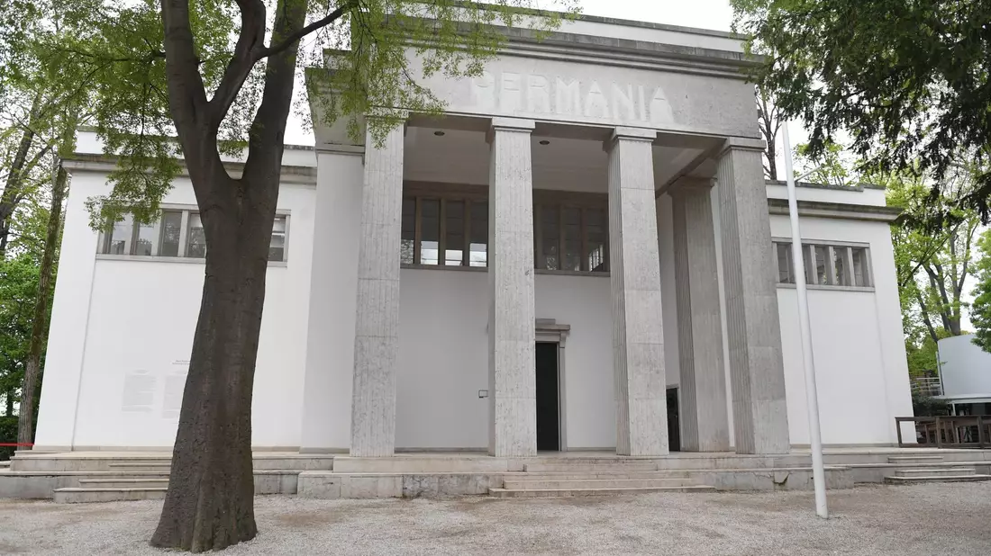 Der Deutsche Pavillon in Venedig. - Bild: Felix Hörhager/dpa