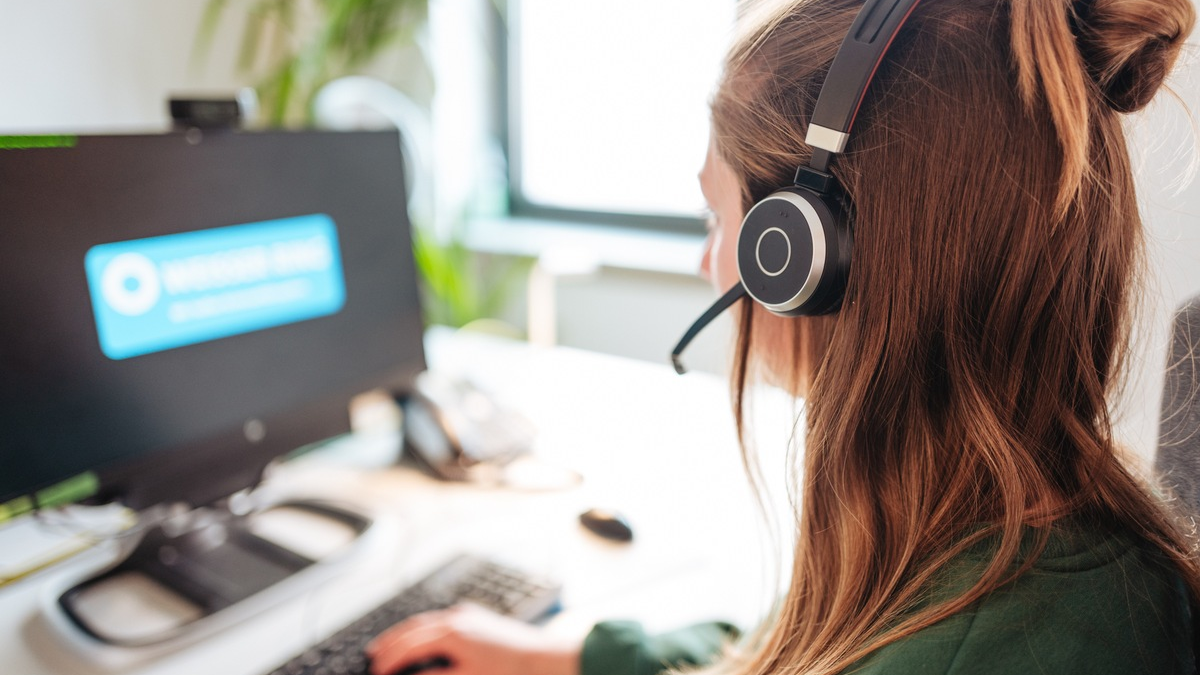 WEISSER RING sucht ehrenamtliche Helferinnen und Helfer für das Opfer-Telefon / Erstmals bundesweite Ausschreibung - Foto: presseportal.de