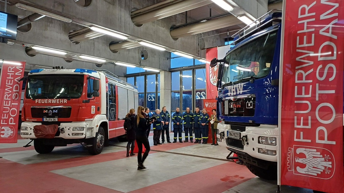THW LVBEBBST: Feuerwehr Potsdam stellt Schnelleinsatzeinheit Versorgung Energie vor/ Landeshauptstadt Potsdam stärkt Notfallinfrastruktur durch Partnerschaft mit dem THW - Foto: presseportal.de