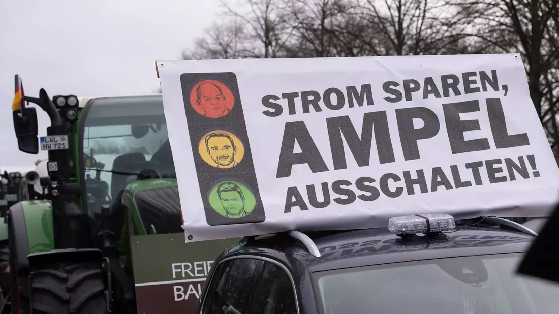 Landwirte machten ihrem Ärger auf der Straße Luft. - Bild: Paul Zinken/dpa