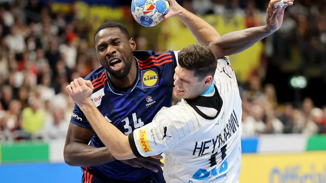 Deutschland und Frankreich lieferten sich im letzten Gruppenspiel eine umkämpfte Partie. - Bild: Andreas Gora/dpa