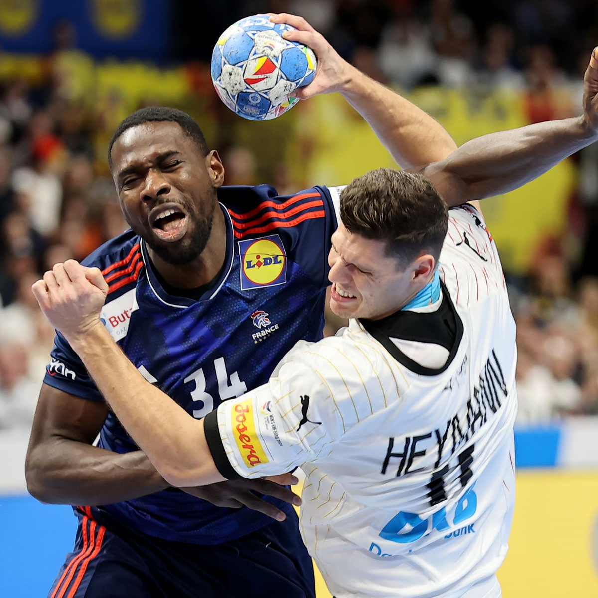 Deutschland und Frankreich lieferten sich im letzten Gruppenspiel eine umkämpfte Partie. - Foto: Andreas Gora/dpa