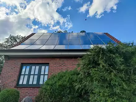 Solarzellen auf Hausdach (Archiv) - Foto: über dts Nachrichtenagentur