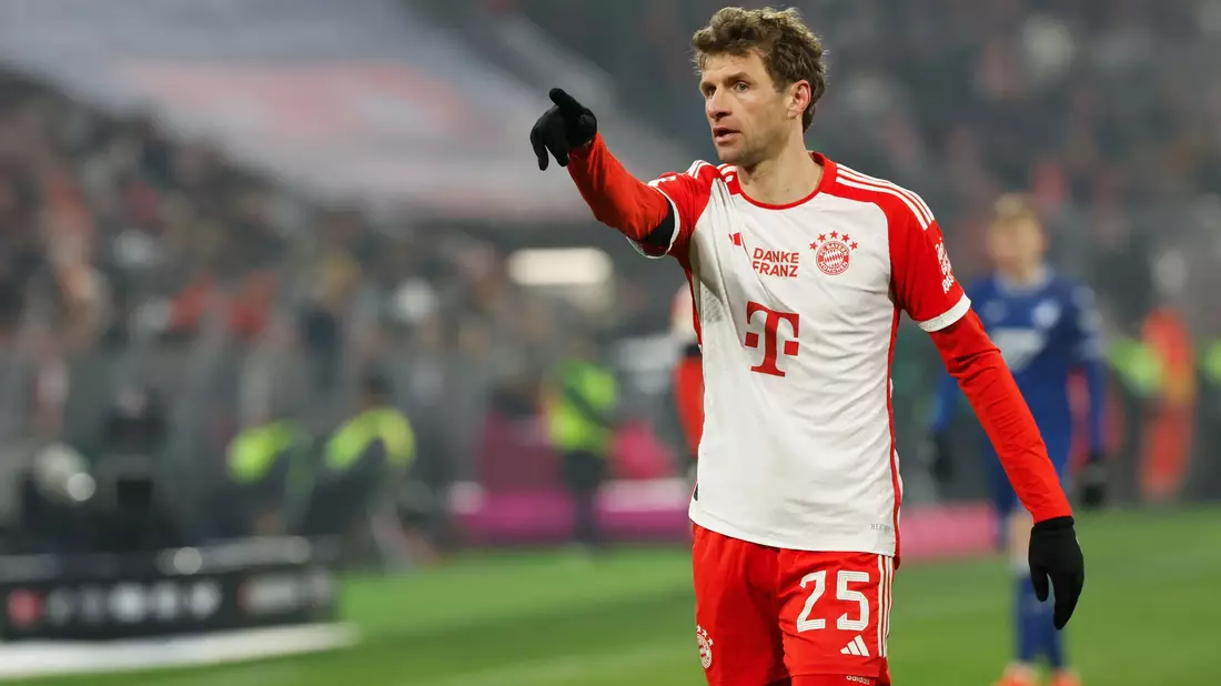 Bayern-Star Thomas Müller glaubt trotz der Nationalmannschafts-Krise bei der Heim-EM an den Titel. - Bild: Daniel Löb/dpa