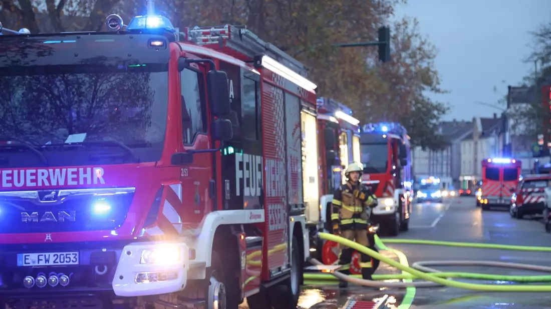 FW-E: Zimmerbrand im 4. OG eines Mehrfamilienhauses - keine Verletzten - Bild: presseportal.de