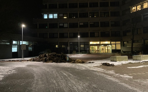 POL-STD: VW Golf in Wischhafen entwendet, AuĂenbordmotoren in Stade entwendet, Unbekannte kippen eine Ladung Mist vor das Stader Finanzamt - Polizei sucht Zeugen - Foto: presseportal.de POL-STD: VW Golf in Wischhafen entwendet, AuĂenbordmotoren in Stade entwendet, Unbekannte kippen eine Ladung Mist vor das Stader Finanzamt - Polizei sucht Zeugen - Foto: presseportal.de