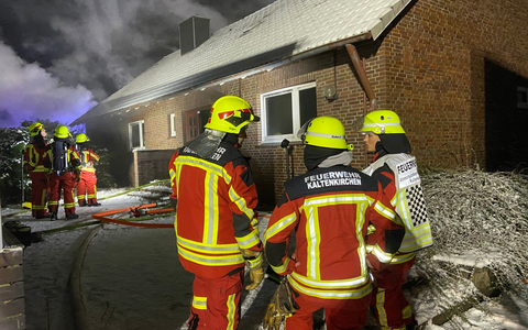 FW-SE: Feuer in einem leerstehenden Einfamilienhaus in Kaltenkirchen - Foto: presseportal.de