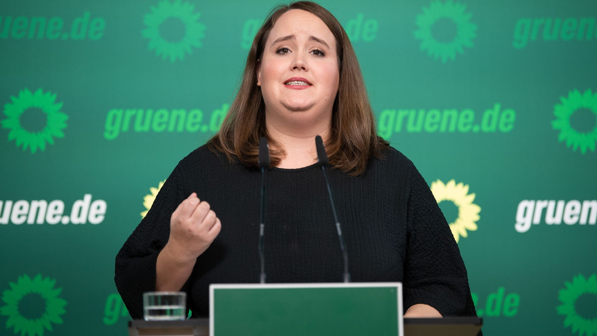 «Ich würde davon ausgehen, dass wir um die 2000 Euro rum liegen»: Ricarda Lang (Archivfoto). - Foto: Marco Rauch/dpa