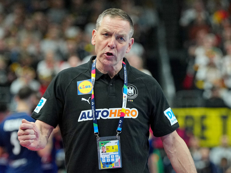 Bereitet die deutsche Mannschaft auf das brisante Duell gegen Island vor: Alfred Gislason. - Foto: Sören Stache/dpa