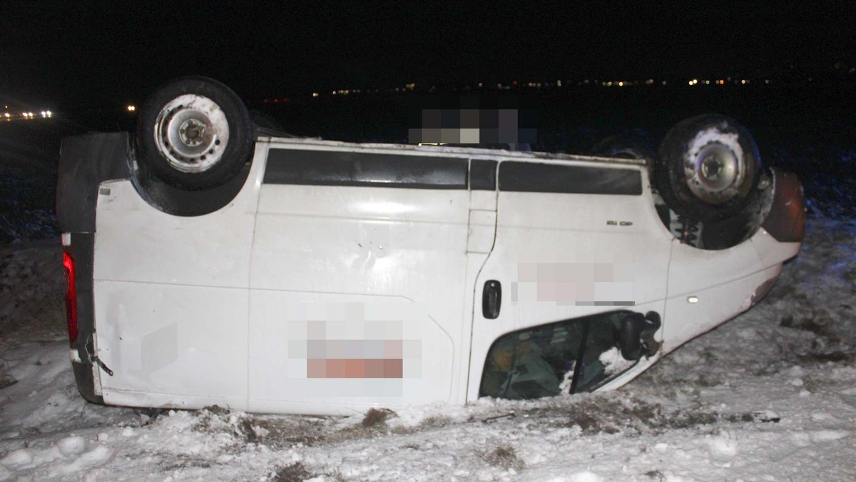 POL-DN: Transporter überschlägt sich bei Glatteis - Foto: presseportal.de