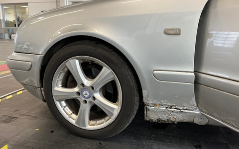 POL-D: Flingern-Süd - Mettmanner Straße - Väterchen Rost auf vier Rädern - Mercedes buchstäblich aus dem Verkehr gezogen - Foto: presseportal.de