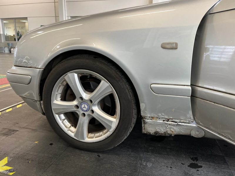 POL-D: Flingern-Süd - Mettmanner Straße - Väterchen Rost auf vier Rädern - Mercedes buchstäblich aus dem Verkehr gezogen - Foto: presseportal.de