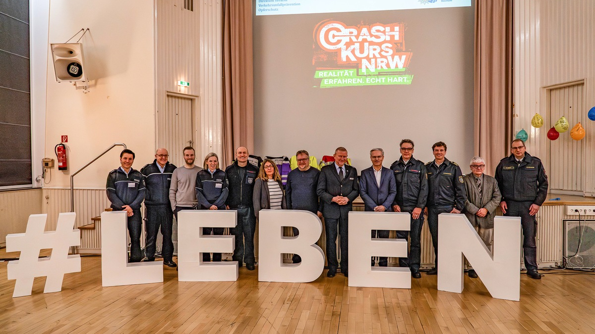 POL-BO: 100. Veranstaltung in Bochum: Crash Kurs NRW mit mehreren Ehrengästen - Foto: presseportal.de