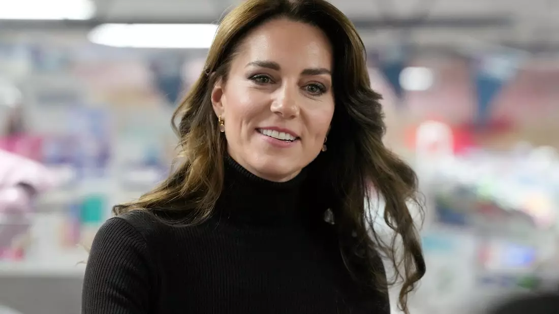 Prinzessin Kate soll nach einer OP etwa zwei Wochen im Krankenhaus bleiben. - Bild: Frank Augstein/Pool AP/dpa