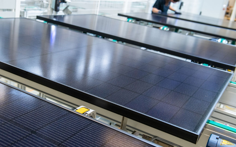 Blick in das Werk der Meyer Burger Technology AG in Freiberg. - Foto: Hendrik Schmidt/dpa-Zentralbild/dpa