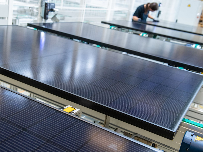 Blick in das Werk der Meyer Burger Technology AG in Freiberg. - Foto: Hendrik Schmidt/dpa-Zentralbild/dpa