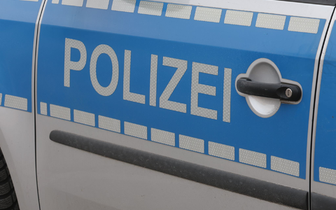 In Bad Oeynhausen wurde eine Leiche in einem Müllcontainer gefunden. Die Polizei sucht nach wie vor Zeugen (Symbolbild). - Foto: Bodo Schackow/dpa