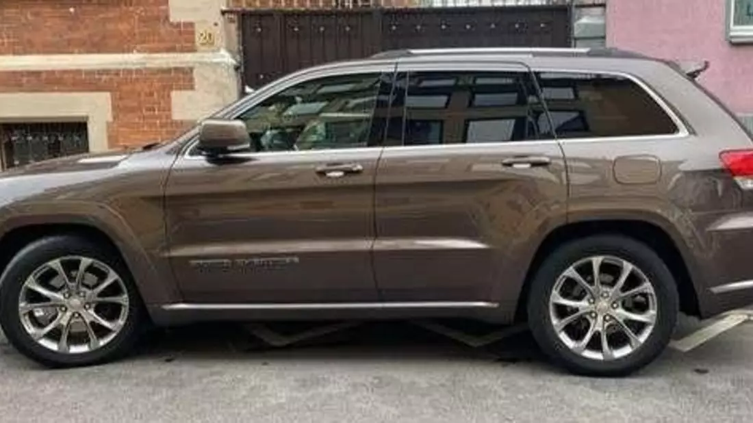 POL-H: Zeugenaufruf: Unbekannte entwenden Jeep (SUV) in Hannover-Mitte. - Bild: presseportal.de