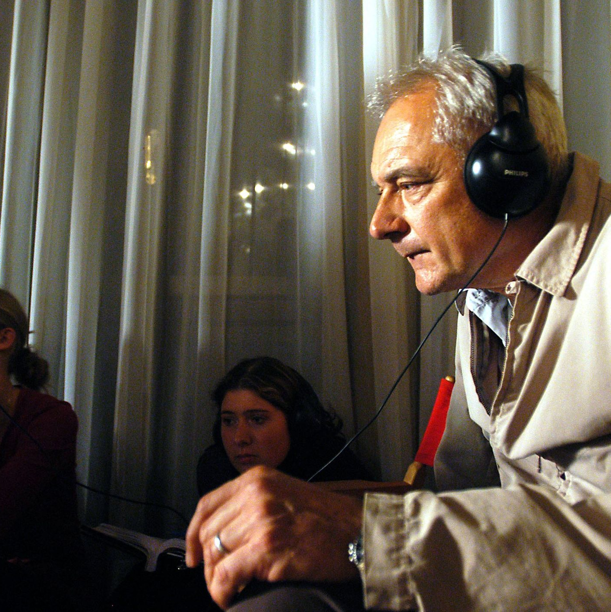 Sigi Rothemund bei Dreharbeiten für den Krimi «Donna Leon - Venezianisches Finale» 2002. Der Fernsehregisseur ist auf der Balearen-Insel Menorca gestorben. - Foto: Hannibal Michael Hanschke/dpa