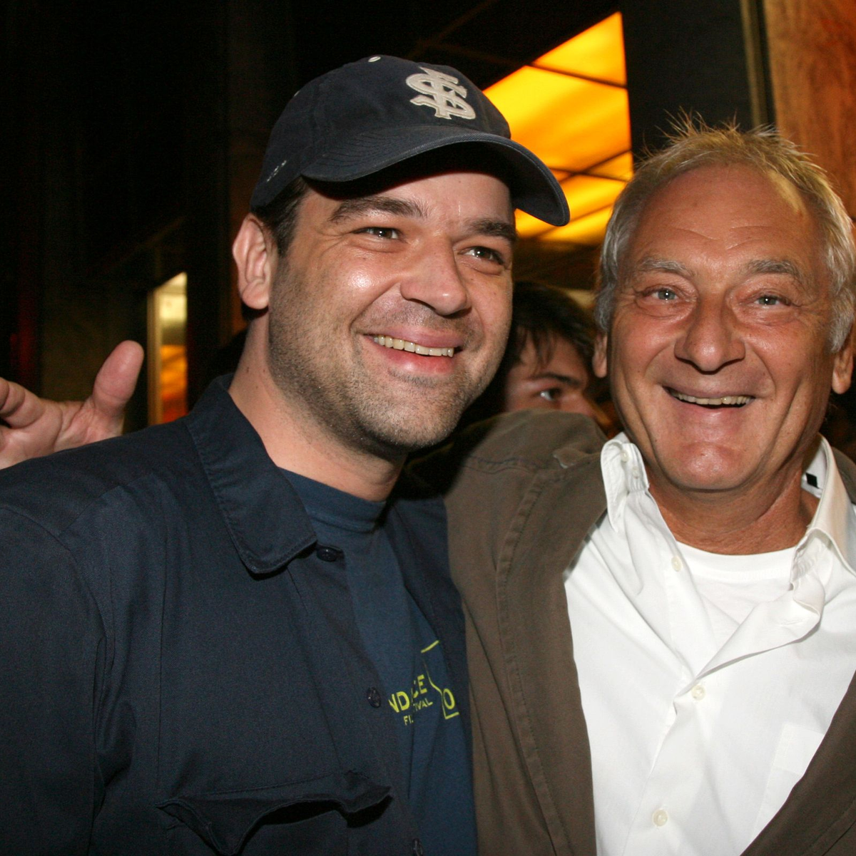 Sigi Rothemund (r) mit Sohn Marc 2007 in München. Der Regisseur ist auf der spanischen Balearen-Insel Menorca gestorben. - Foto: Ursula Düren/dpa
