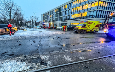 FW Dresden: Verkehrsunfall sowie Unwetterwarnung des DWD vor hoher Glättegefahr - Foto: presseportal.de