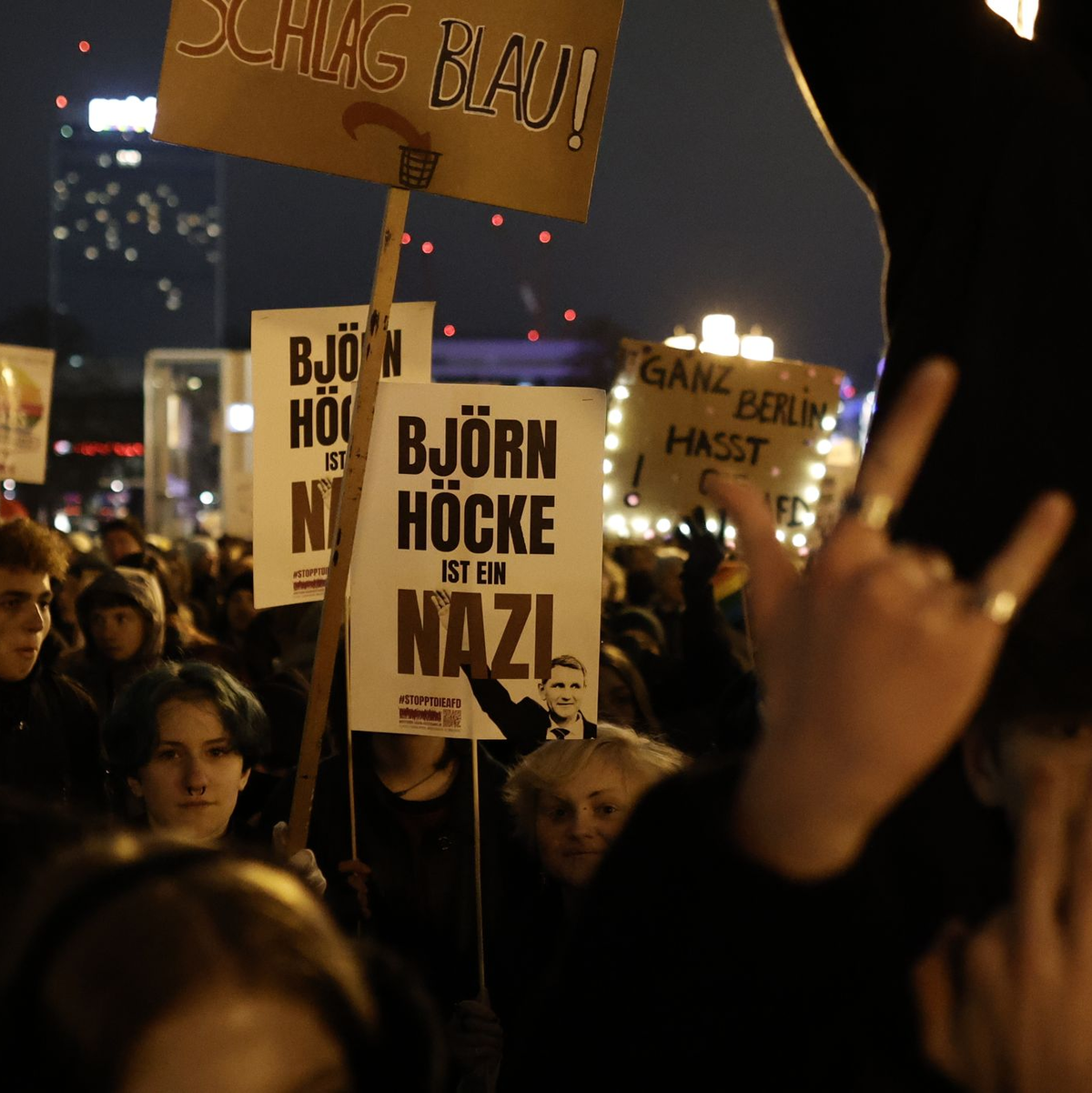 Demonstration vor dem Roten Rathaus in Berlin. - Foto: Carsten Koall/dpa