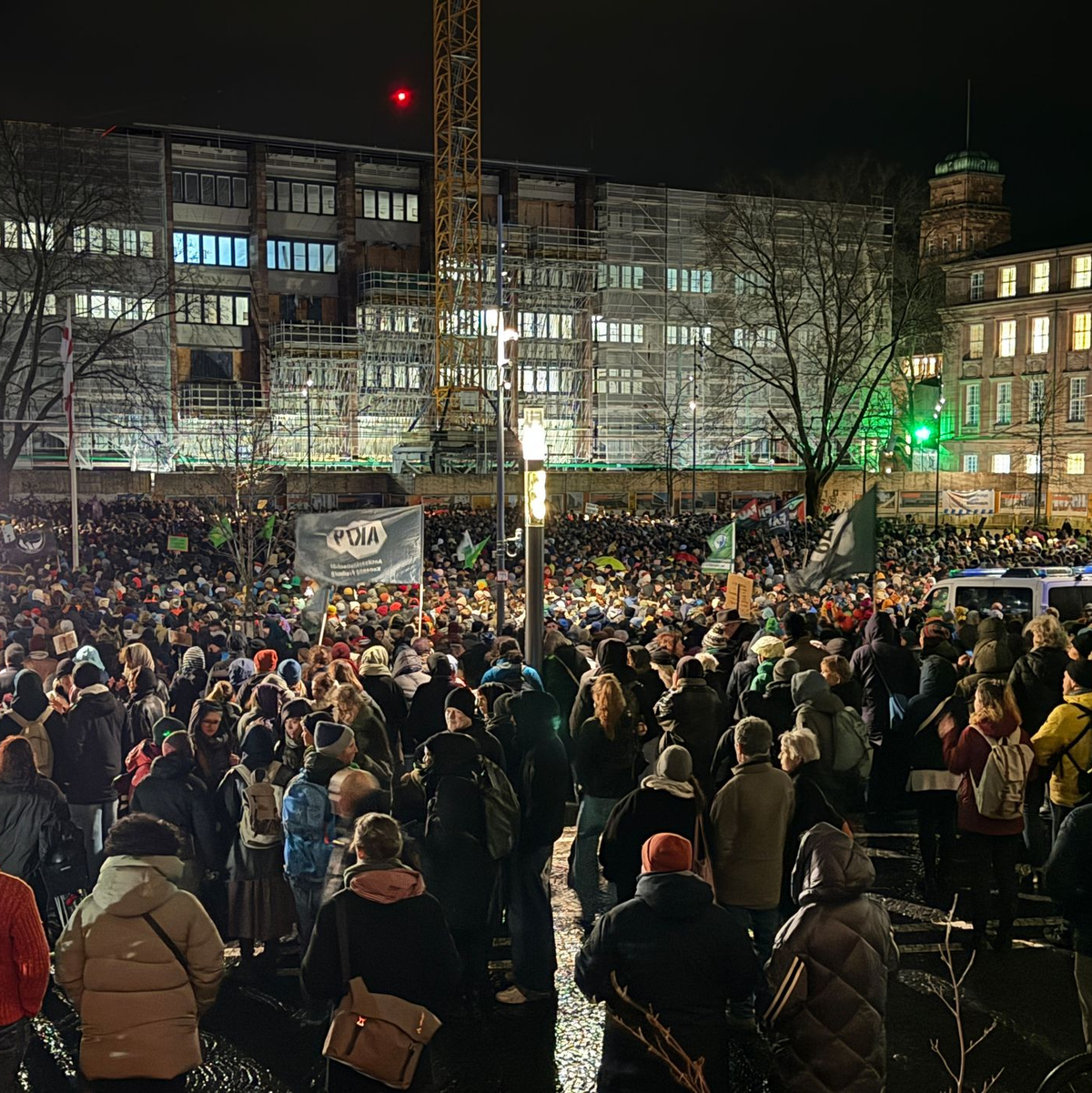In Freiburg sind mehrere Tausend Menschen gegen rechts auf die Straße gegangen. - Foto: Valentin Gensch/dpa
