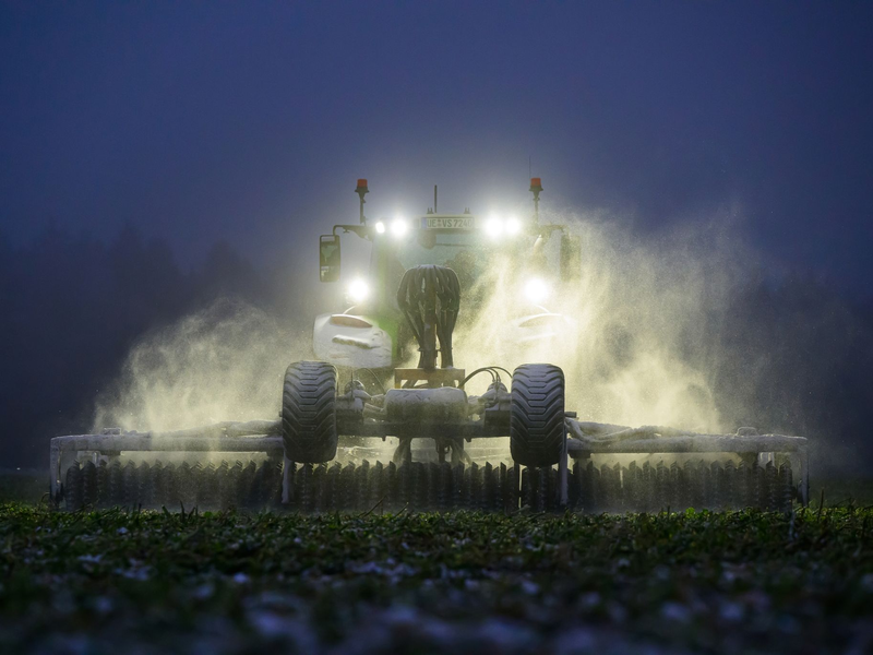 Um die Ziele zu erreichen, empfehlen die Experten 13 sogenannte Schlüsselmaßnahmen. So müsse etwa in der Landwirtschaft etwas passieren. - Foto: Philipp Schulze/dpa