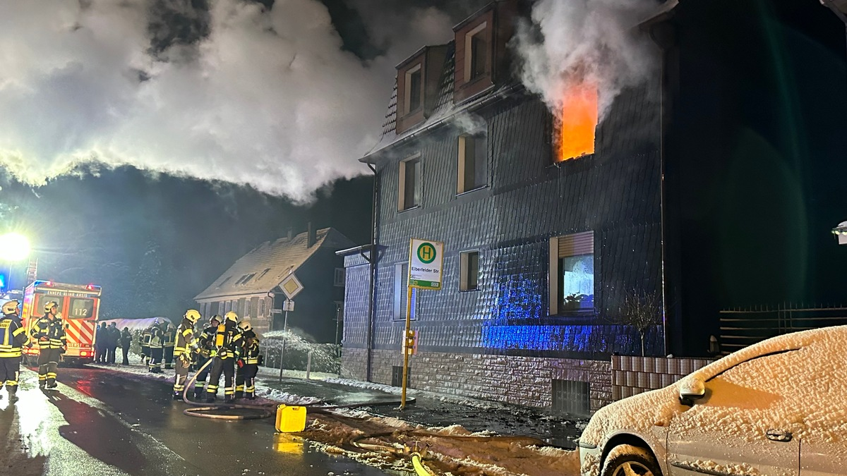 FW-EN: Wohnungsbrand mit mehreren Verletzten - Feuerwehr rettet 10 Personen (Erstmeldung) - Foto: presseportal.de