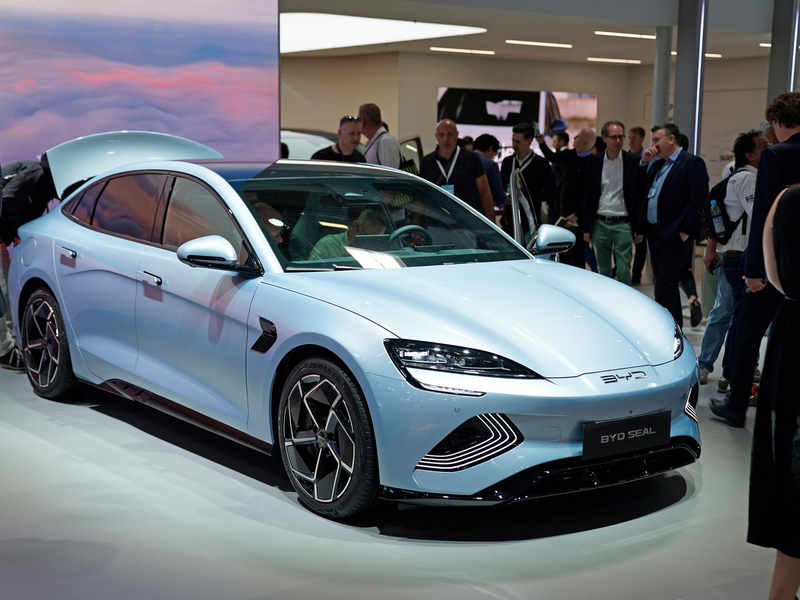 Ein BYD-Fahrzeug bei der Auto- und Verkehrsmesse IAA in der Messe München im September vergangenen Jahres. - Foto: Uwe Lein/dpa