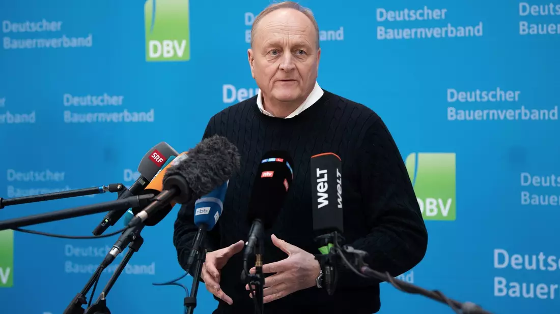 «Wenn sich nichts verändert, dann kommt es möglicherweise zur Eruption»: Bauernpräsident Joachim Rukwied. - Bild: Marco Rauch/dpa