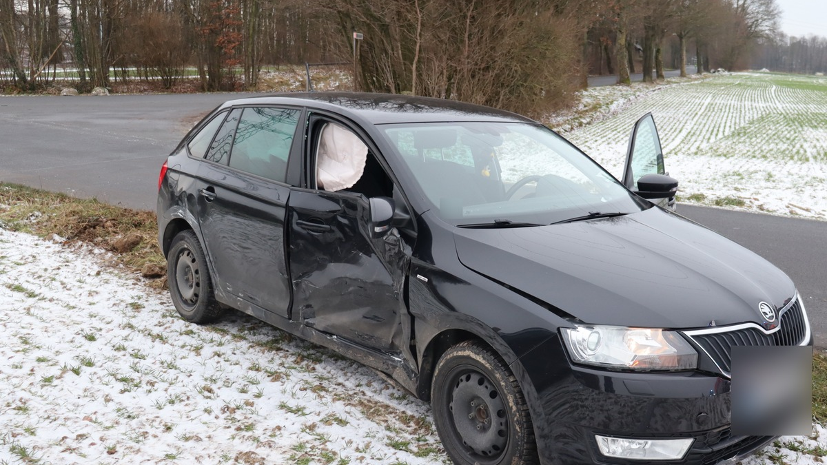 POL-HF: Verkehrsunfall im Kreuzungsbereich - 56-jährige Frau aus Enger verletzt - Foto: presseportal.de