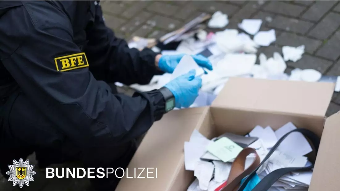 Bundespolizeidirektion München: Umsetzung richterlicher Beschlüsse / Bundespolizei durchsucht bei Tatverdächtigen einer gefährlichen Körperverletzung - Bild: presseportal.de